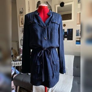 90s DIANE VON FURSTENBERG NAVY DRESS

💙 Size: 6

💙 Material: Cupro (rayon)